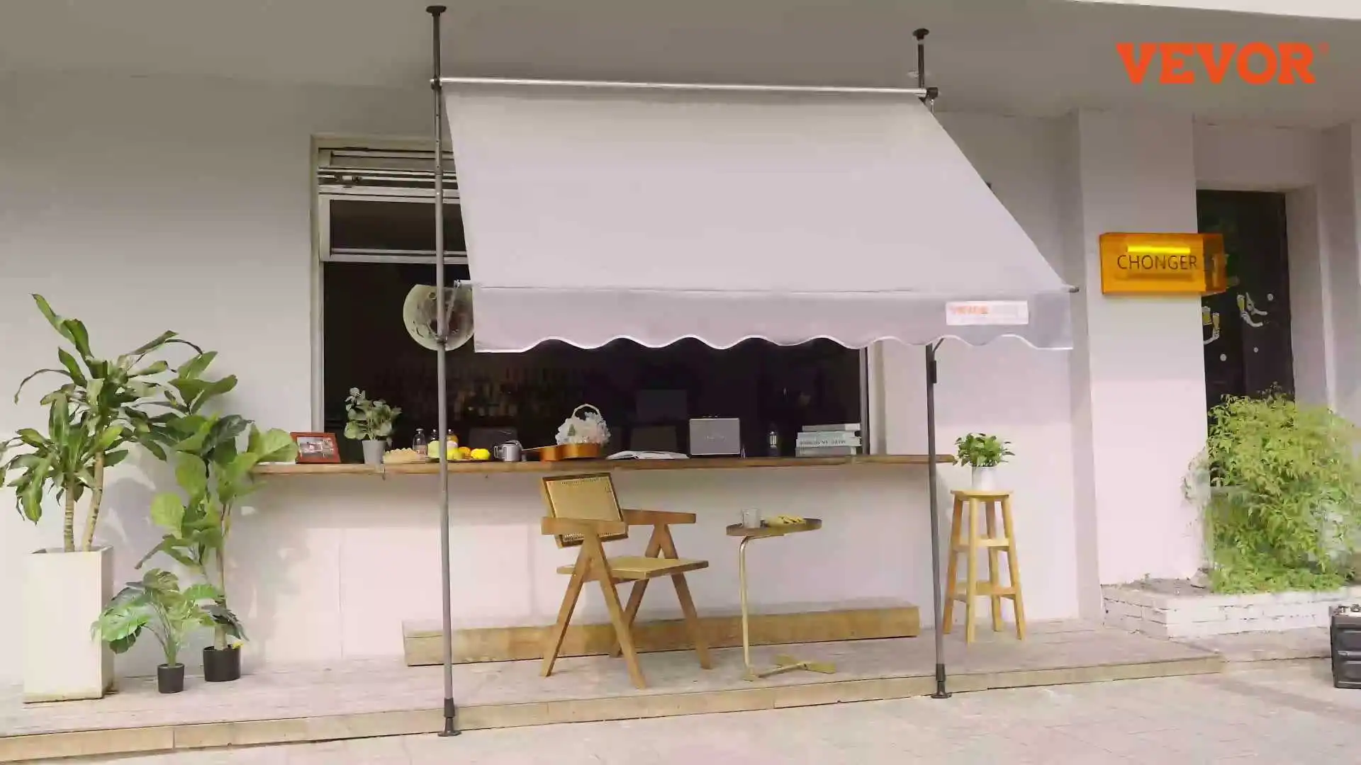 Vea el toldo retráctil manual VEVOR en acción: fácil instalación, elegante sombra y sencillo funcionamiento.