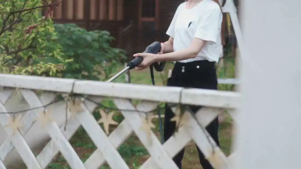 Vea cómo la hidrolavadora eléctrica VEVOR ofrece un potente rendimiento de limpieza en esta demostración en vídeo real para aplicaciones domésticas y comerciales.