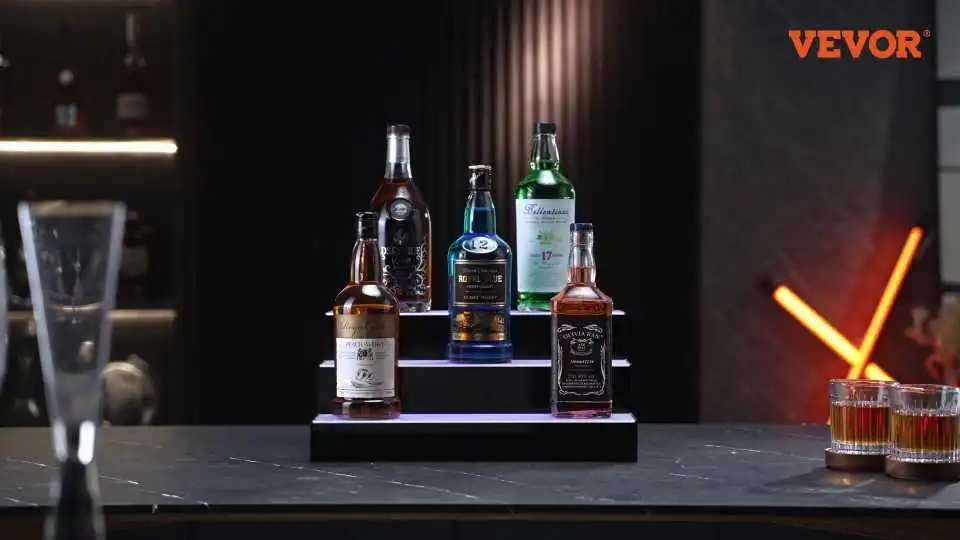 Vea las estanterías iluminadas para bar en acción: observe la iluminación LED, el control remoto y la elegante configuración de exhibición en esta demostración completa del producto en video.