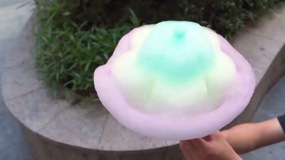 Características, guía de configuración, usos inteligentes y rendimiento óptimo de la máquina comercial de algodón de azúcar VEVOR para eventos, fiestas y festivales.