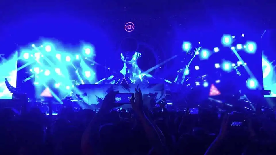 Iluminación escénica económica VEVOR: Demostración rápida de efectos de iluminación brillantes, controles sencillos y uso en eventos