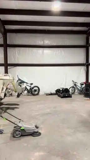 Scopri come la spazzatrice per prato VEVOR Push Behind trasforma la manutenzione del giardino. Guida completa all'uso.