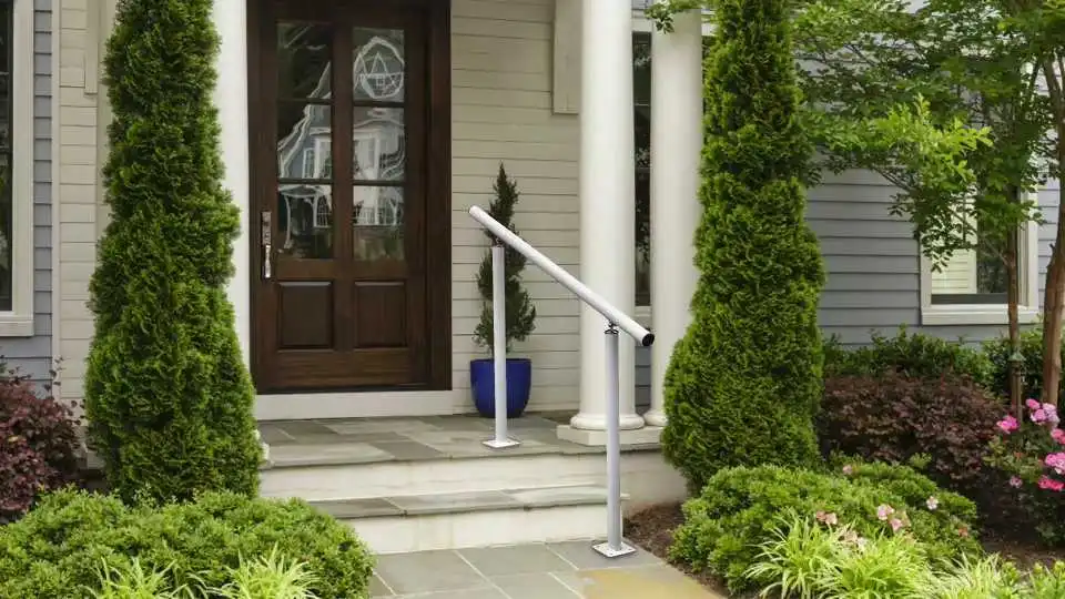 Guarda i kit per ringhiere per scale esterne VEVOR che offrono sicurezza, stile e un'installazione senza sforzo per i gradini di casa tua in questo video di utilizzo reale