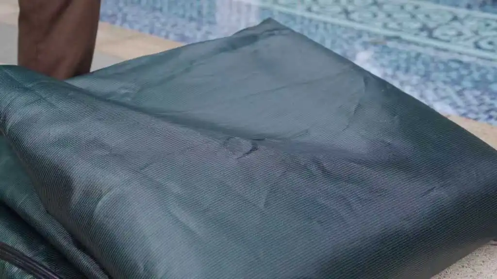 Cubierta de seguridad para piscinas enterradas VEVOR de 16x40 pies: protección invernal duradera y confiable para su piscina.