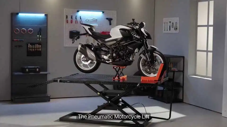 Podnośniki i podstawki motocyklowe VEVOR Demonstrują bezpieczne podnoszenie motocykli w celu łatwej wymiany opon i wykonywania prac konserwacyjnych