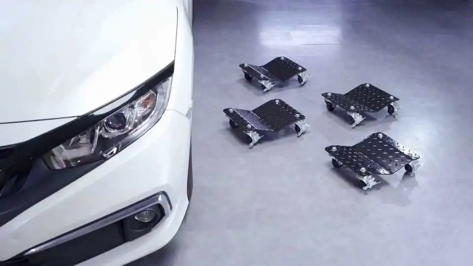 Demostración paso a paso del uso de las plataformas rodantes para ruedas VEVOR Automotive para mover y almacenar coches de forma segura y sin esfuerzo.