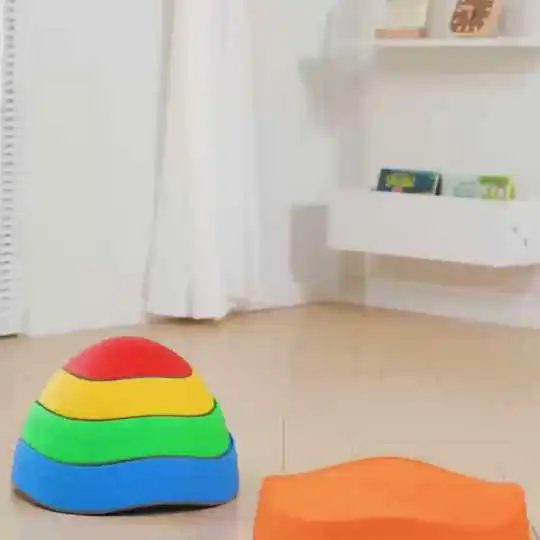 Film demonstracyjny VEVOR Balance Stepping Stones dla dzieci - antypoślizgowa zabawka sensoryczna dla Twojego dziecka w wieku 3+ lat, która pomoże mu w ćwiczeniu pokonywania przeszkód i utrzymywania równowagi, zapewniając jednocześnie bezpieczeństwo.