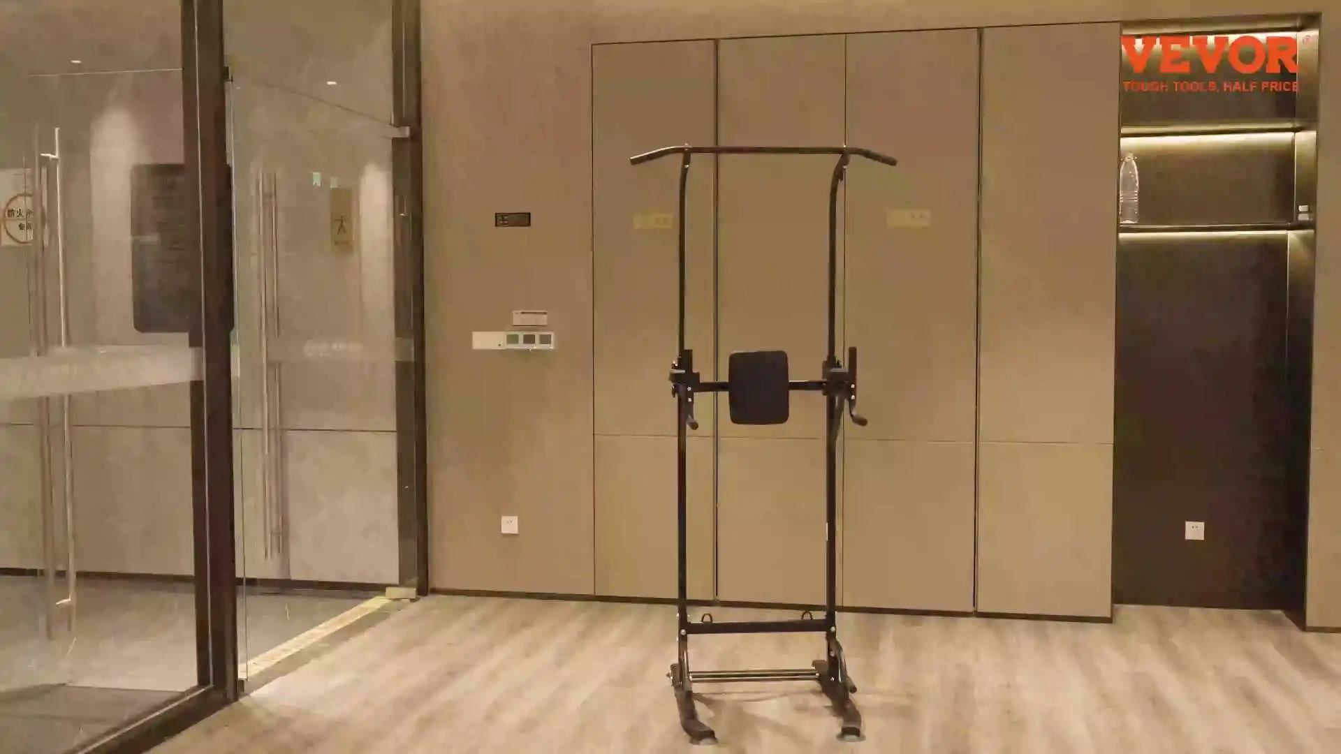 Entrena como un profesional: Guía paso a paso del soporte para sentadillas VEVOR con barra de dominadas