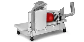 Cortadora de tomates comercial VEVOR con un tomate rojo en el área de corte.