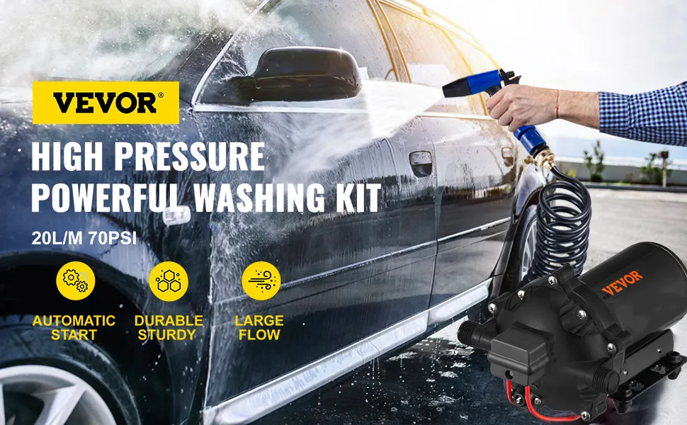 Kit de lavado con bomba de agua para vehículos recreativos VEVOR en uso, rociando agua sobre un automóvil con accesorios mostrados.
