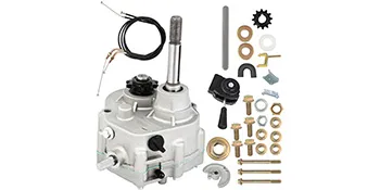 Caja de cambios para kart VEVOR con hardware de montaje y accesorios dispuestos.