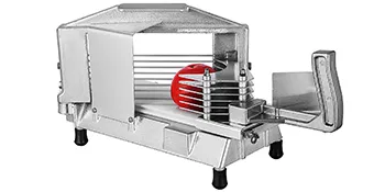 Affettatrice per pomodori VEVOR che taglia con precisione un pomodoro rosso in una struttura in acciaio inossidabile.