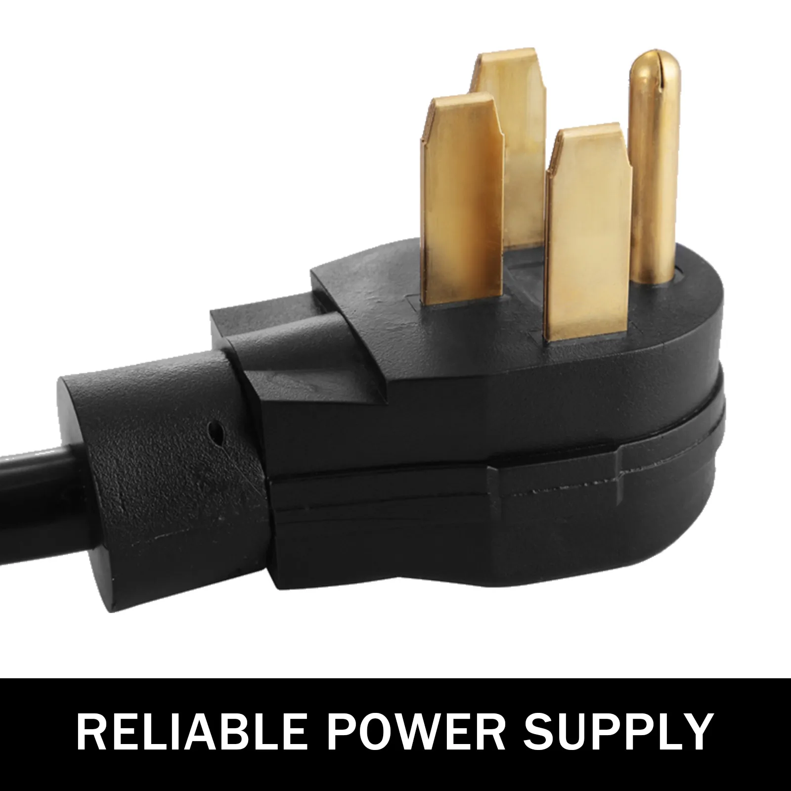 Primer plano del enchufe del cable de extensión para vehículos recreativos VEVOR de 40 amperios con clavijas doradas. Fuente de alimentación confiable.