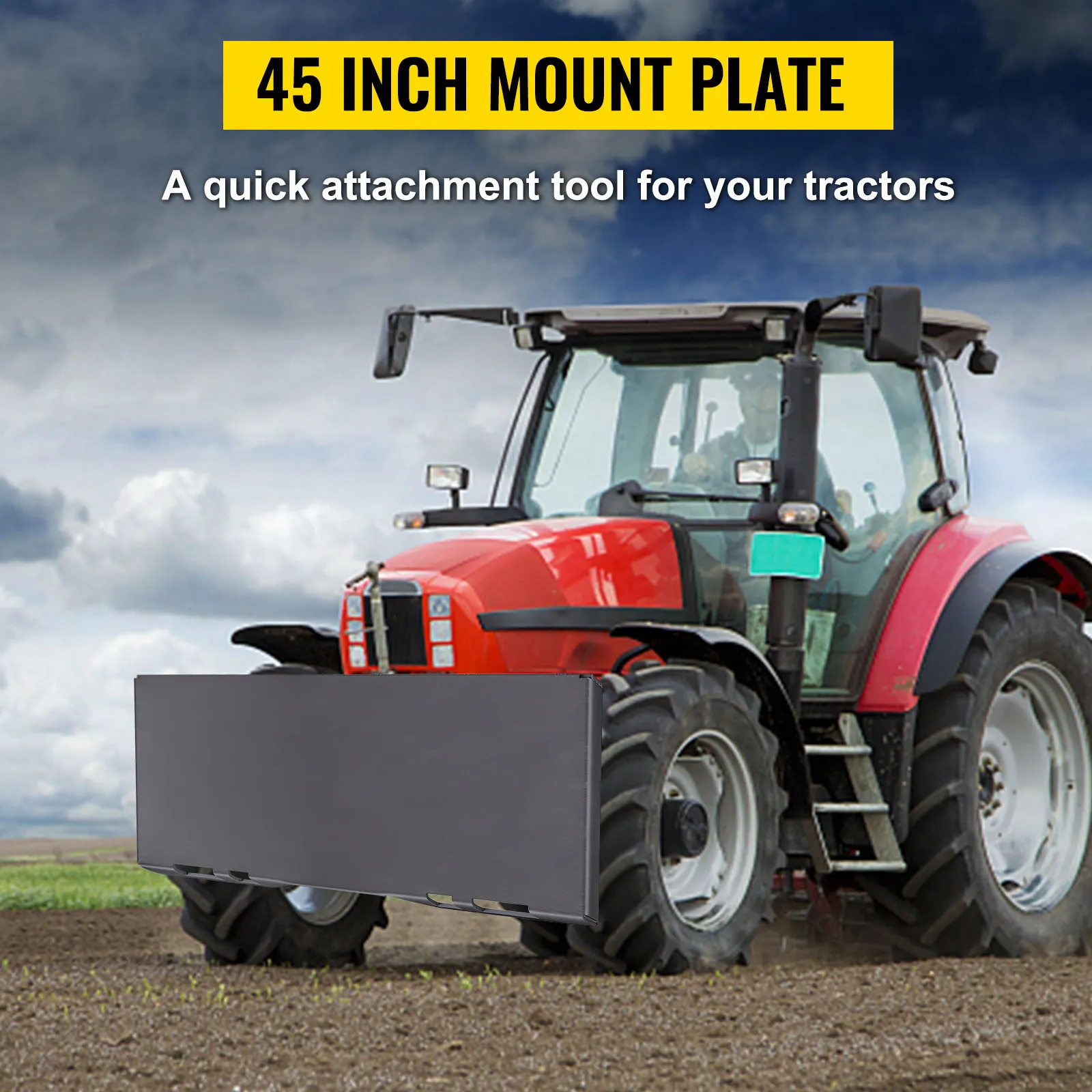 Rode tractor met VEVOR skid steer bevestigingsplaat op een veld, met een bewolkte lucht op de achtergrond.