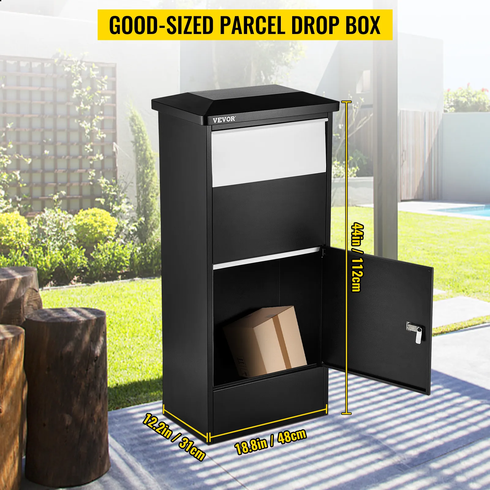 Caja de entrega de paquete VEVOR en jardín, 44,1 pulgadas de altura, puerta segura con paquete en el interior.