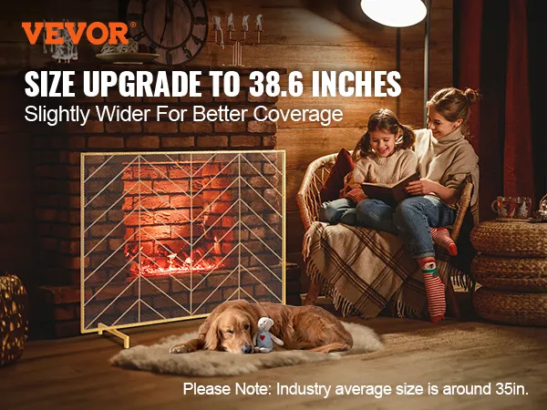 Ekran kominkowy VEVOR zaprezentowany w przytulnym salonie z psem i dwiema osobami przy ciepłym ogniu.