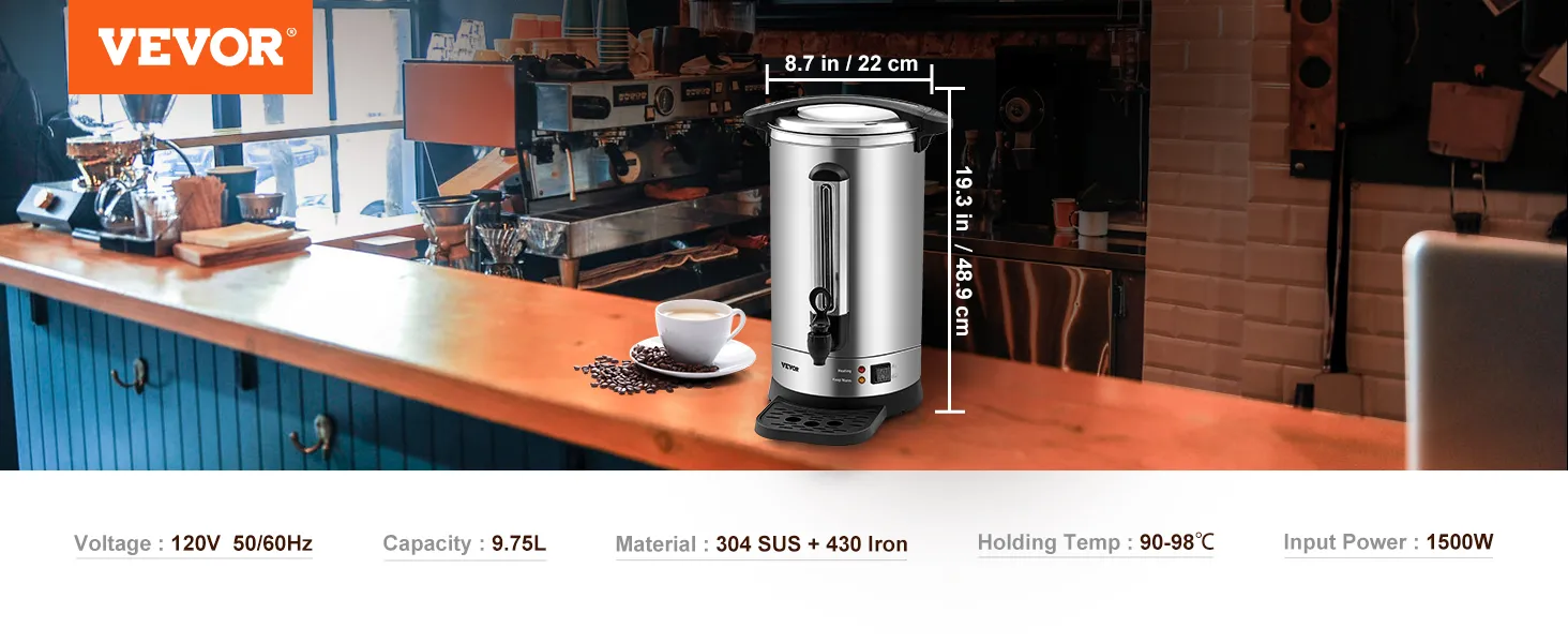 Cafetera VEVOR sobre el mostrador de una cafetería, con dimensiones resaltadas, cerca de una taza de café y granos.