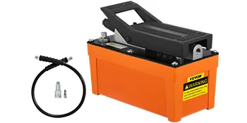 Bomba hidráulica neumática VEVOR naranja con mango, manguera y conectores negros.