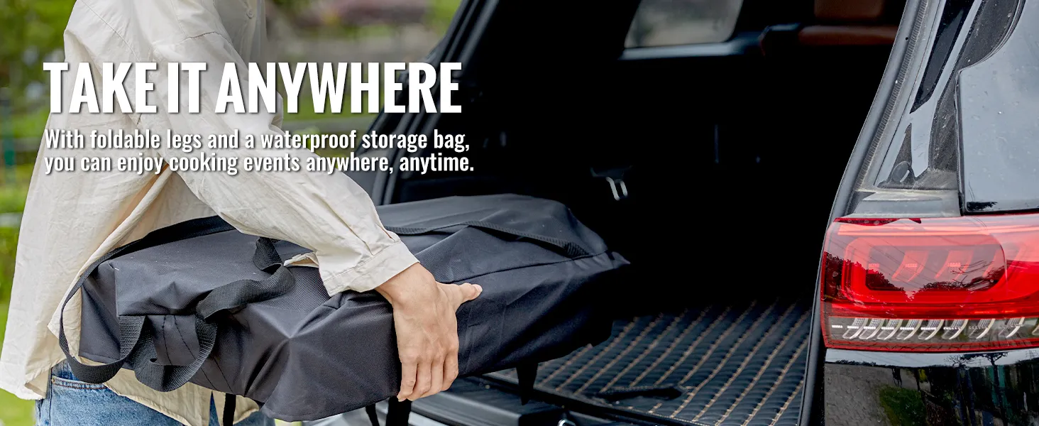 Persona cargando un horno de pizza a gas VEVOR con patas plegables en un automóvil, resaltando su portabilidad.