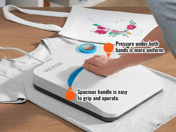 VEVOR-Heißpressmaschine im Einsatz mit großem Griff für einfaches Greifen, vom Benutzer auf einem T-Shirt angebracht.