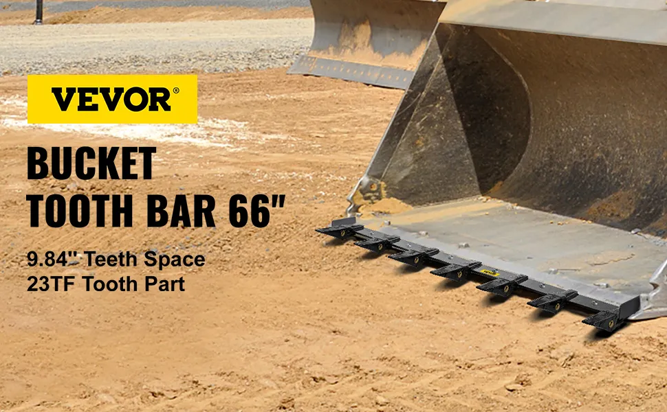 Barra de dientes del cucharón VEVOR de 66" unida a un cargador frontal en terreno arenoso.