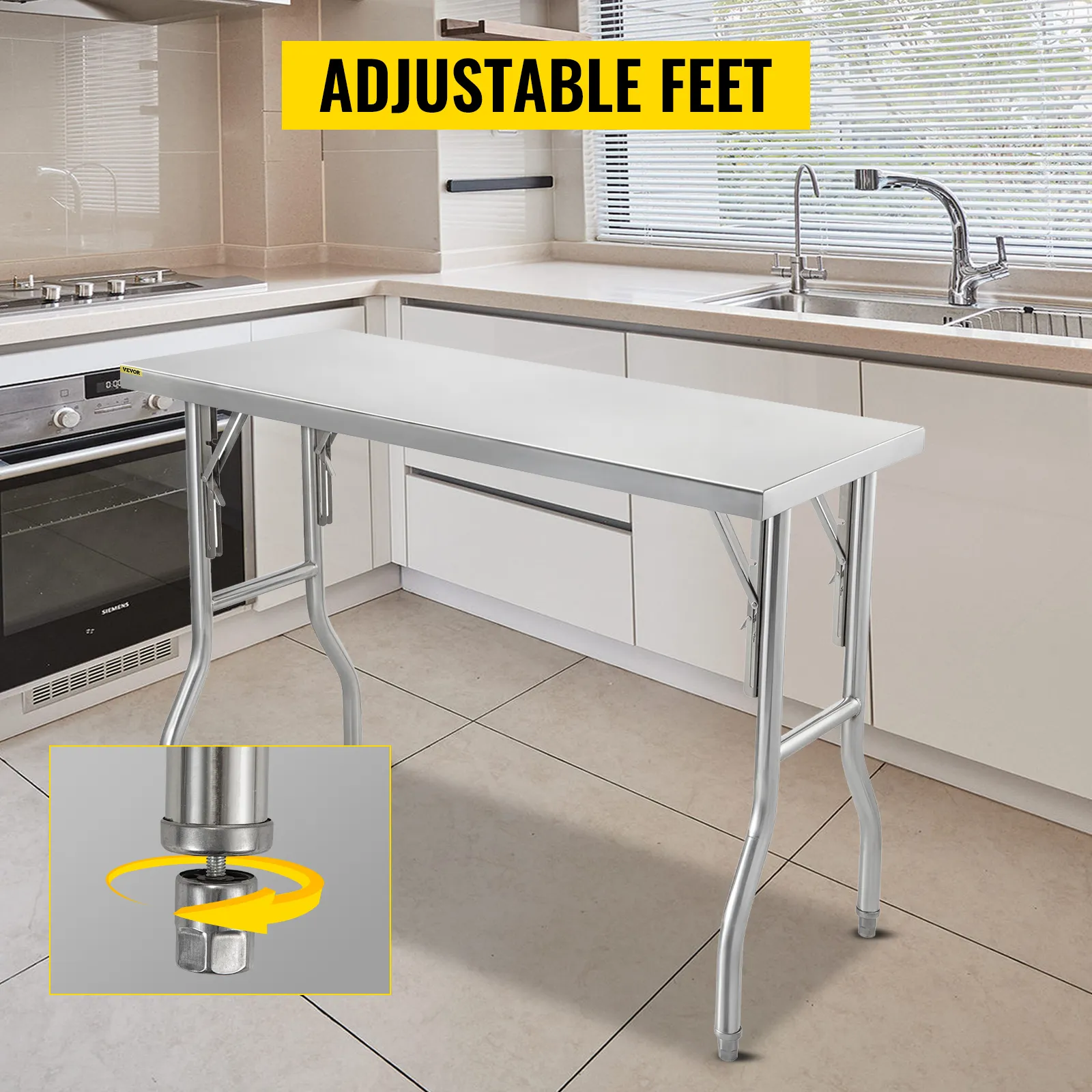 Mesa de preparación comercial plegable VEVOR en una cocina moderna con patas ajustables.