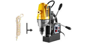 Taladro magnético VEVOR amarillo con accesorios y cable de alimentación sobre fondo blanco.