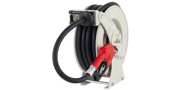 Carrete de manguera de combustible VEVOR rojo y negro sobre fondo blanco.