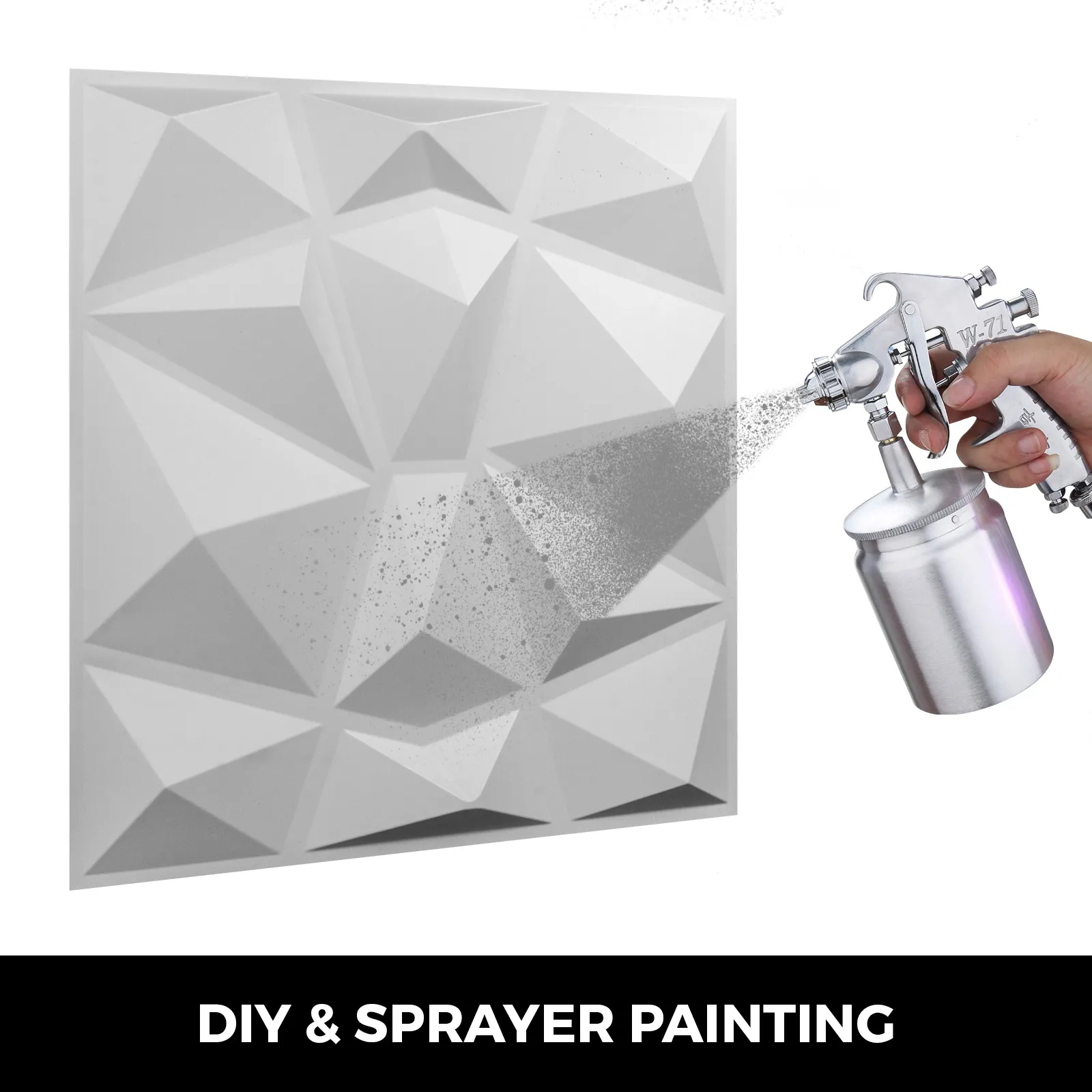 Mano usando un pulverizador sobre paneles de pared 3D VEVOR para un proyecto de bricolaje.