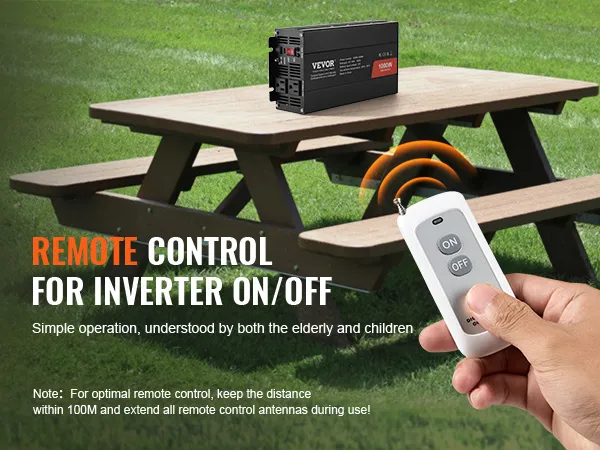 Control remoto para encendido y apagado del inversor de onda sinusoidal pura VEVOR con el usuario sosteniendo el control remoto.