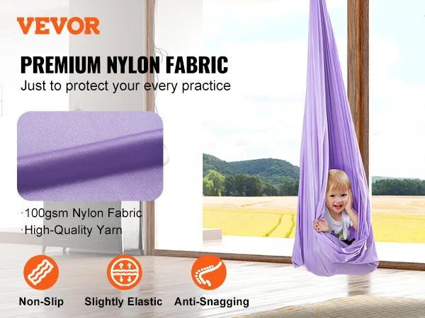 Columpio sensorial VEVOR en una acogedora sala de estar con tela de nailon de primera calidad, que presenta características antideslizantes, elásticas y antienganches.