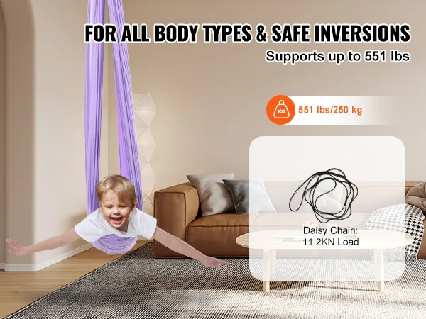 Niño disfrutando del columpio sensorial VEVOR en una sala de estar moderna con texto que detalla el soporte de peso y las características.