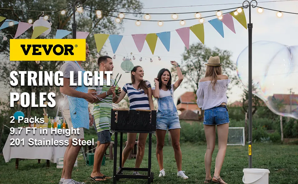 Postes de luces de cadena VEVOR instalados en una fiesta al aire libre con luces y decoraciones festivas.