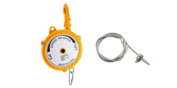 Equilibrador de resorte VEVOR con carcasa naranja y cable de metal extendido.