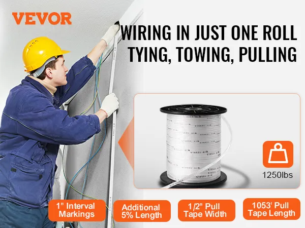 Trabajador que utiliza cinta de tracción VEVOR para cablear, atar, remolcar y tirar; capacidad de 1250 libras, longitud de 1053 pies, intervalos de 1".