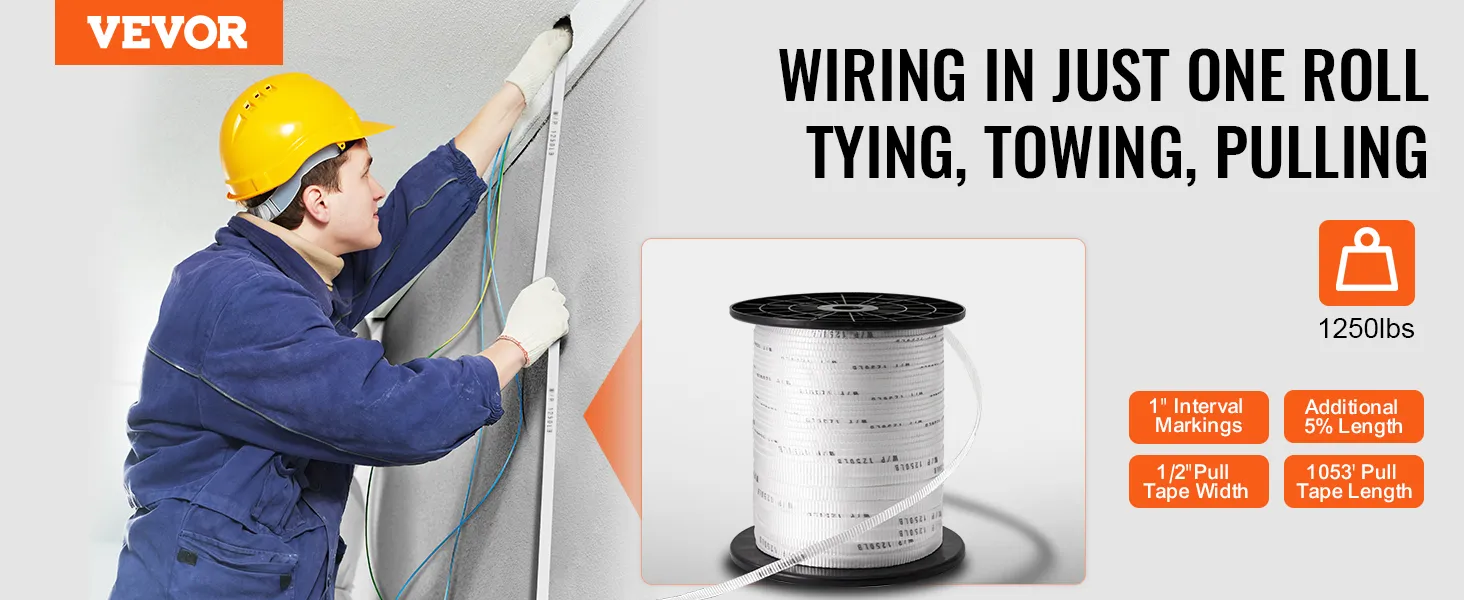 Trabajador que utiliza cinta de tracción VEVOR para cablear, atar, remolcar y tirar; capacidad de 1250 libras, longitud de 1053 pies, intervalos de 1".