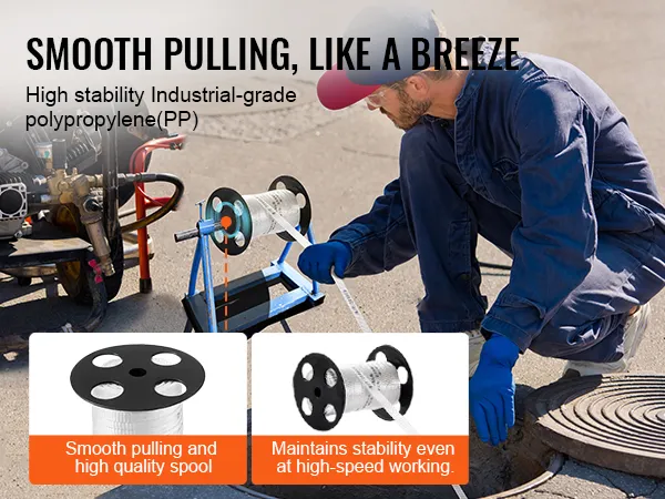 werknemer die VEVOR polyester trekband met zeer stabiel industrieel polypropyleen gebruikt in een handmatige opstelling.