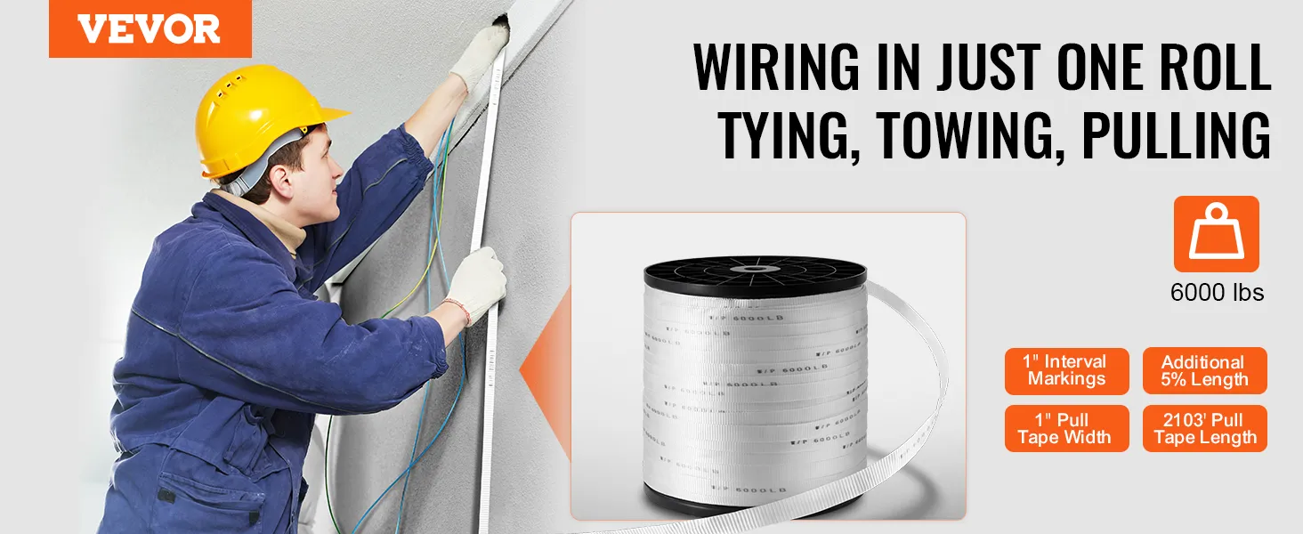 Electricista que utiliza cinta de tracción de poliéster VEVOR para cableado, remolque y tracción, con capacidad de 6000 lb y 2103' de longitud.