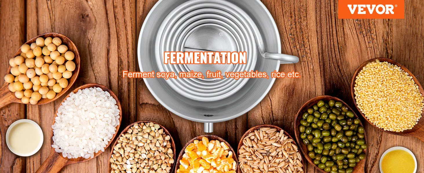 Destilador de alcohol VEVOR para fermentar soja, maíz, frutas, verduras y arroz en una superficie de madera.
