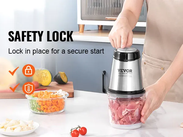 Procesador de alimentos VEVOR con bloqueo de seguridad en uso, mezclando ingredientes en una encimera de cocina.
