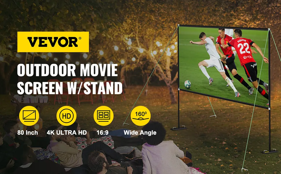 Configuración de pantalla de proyector portátil VEVOR al aire libre que muestra un partido de fútbol por la noche.