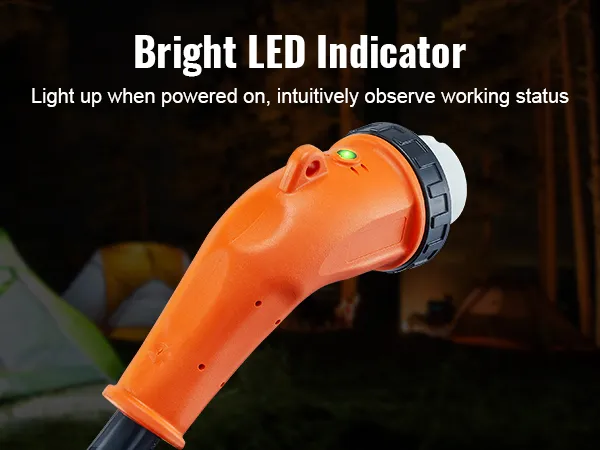 Indicador LED brillante en un cable de alimentación para vehículos recreativos VEVOR naranja con luz verde brillante, tiendas de campaña al fondo.
