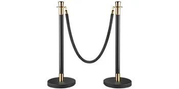 VEVOR crowd control stanchion set met zwarte touwen en gouden palen.