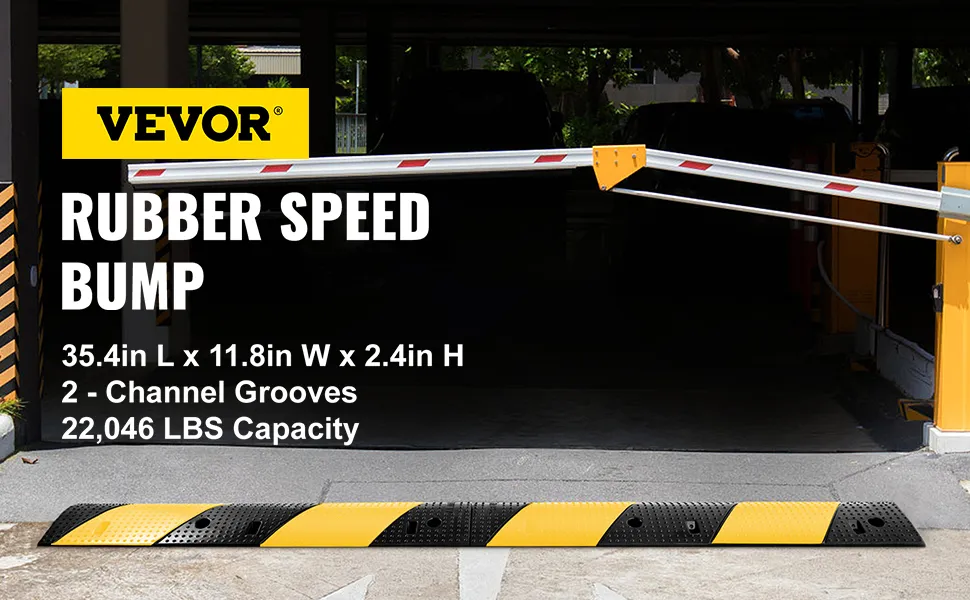 Reductor de velocidad de caucho VEVOR con capacidad de 22.046 libras delante de una barrera de estacionamiento.