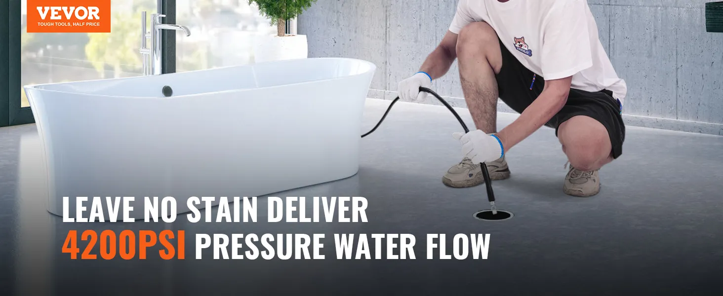 persona che utilizza il tubo flessibile per idropulitrice VEVOR in un bagno con vasca bianca, pubblicizzando 4200 psi.