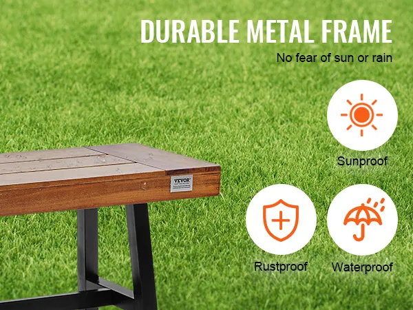 VEVOR-Gartenbank in einem Garten mit Rasen, die durch ihren robusten Metallrahmen sowie ihre sonnen-, rost- und wasserfesten Eigenschaften besticht.