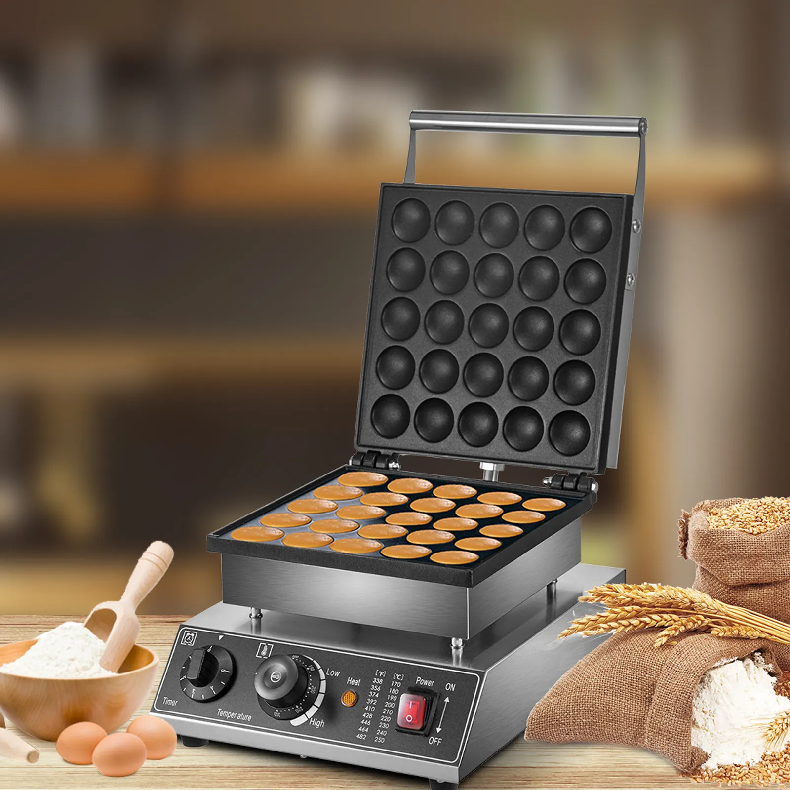 Mini máquina para hacer panqueques VEVOR con panqueques cocidos, rodeados de harina y huevos.