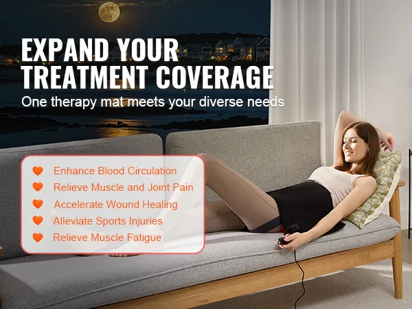 Mujer que utiliza la esterilla de terapia de luz roja VEVOR en un sofá para aliviar el dolor muscular y articular y mejorar la circulación sanguínea.