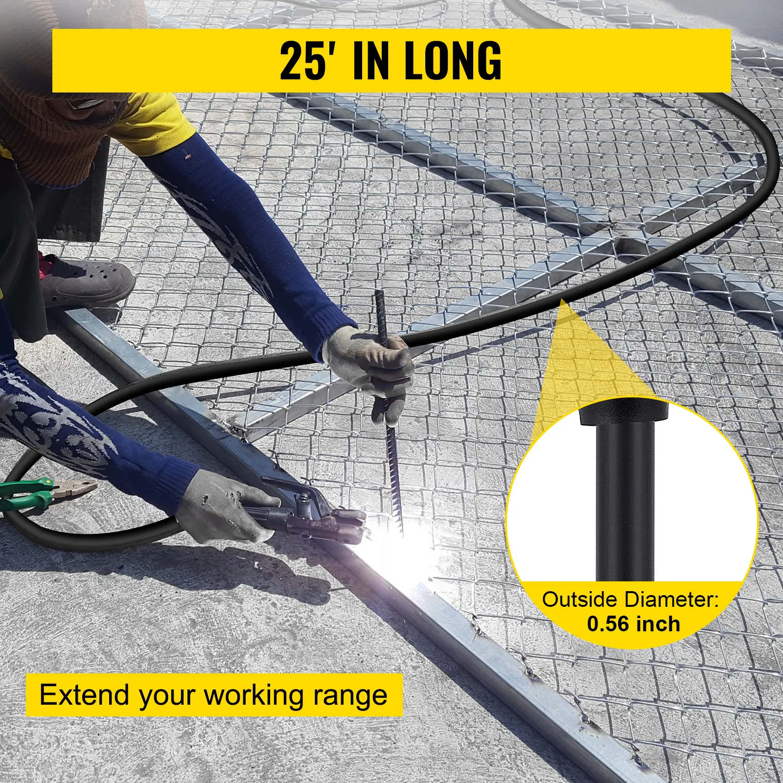 Persona que utiliza un cable de extensión para soldador VEVOR, de 25 pies de largo y 0,56 pulgadas de diámetro exterior.