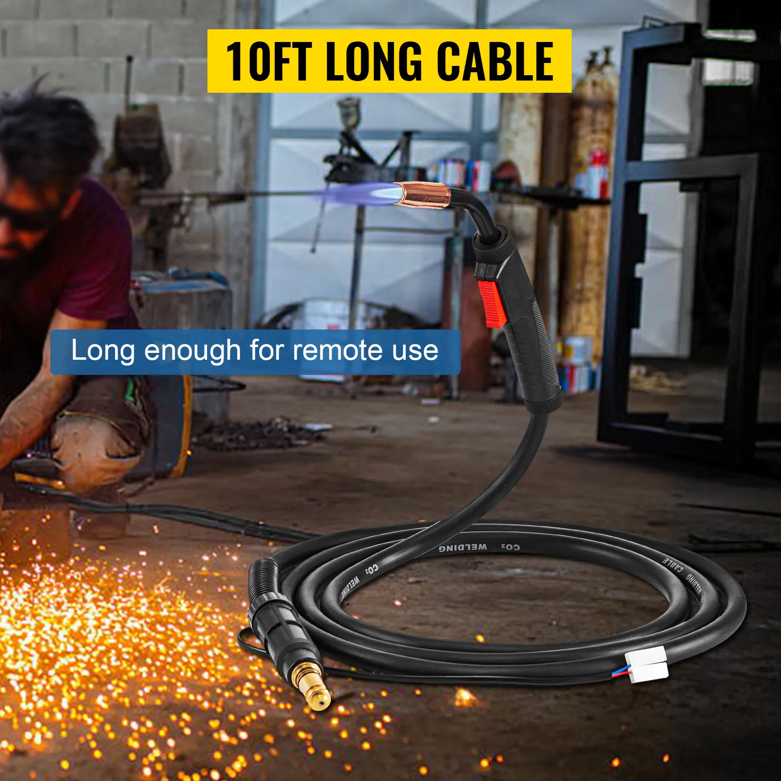 Pistola de soldadura MIG VEVOR con cable de 10 pies de largo en un entorno industrial.